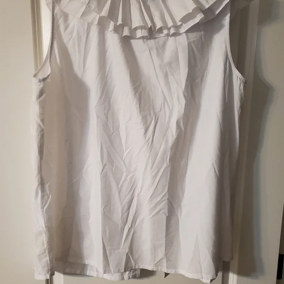 Ladies plus size white sleeveless top with accordion collar - Picture 2 of 5